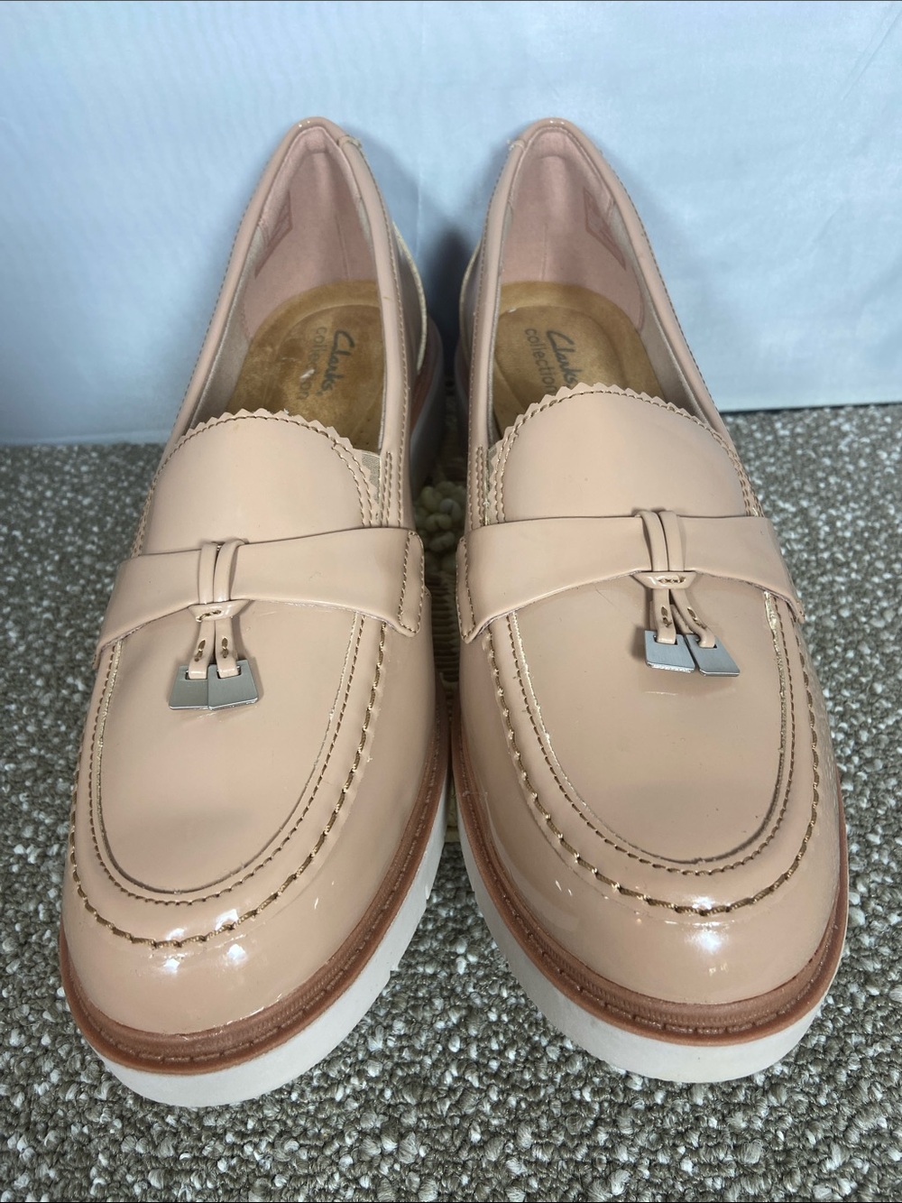 Clarks Collection Westlynn  Bella Women's Beige Patent Tassel Loafers Slip-On.